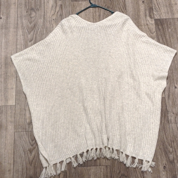 American Eagle Women's Sweater Poncho - Picture 2 of 3